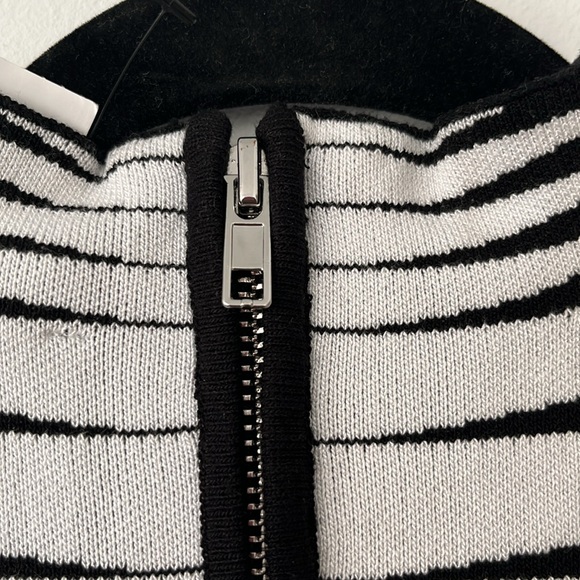 SHE'S SO CHIC KNIT MAXI DRESS - Picture 5 of 7